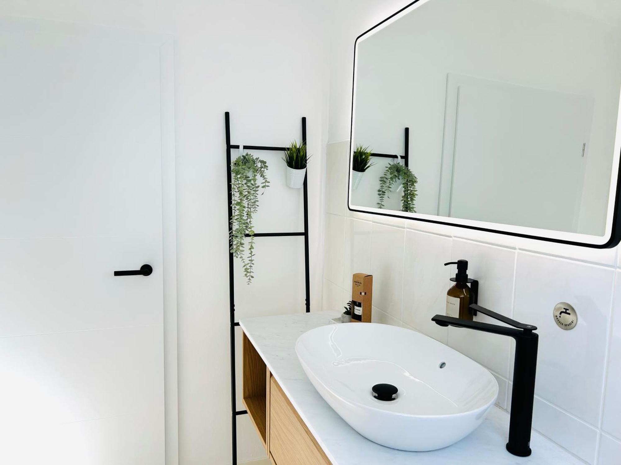 Neu - Frisch Renoviertes Ferienapartment "Waterkant" Büsum Exteriör bild